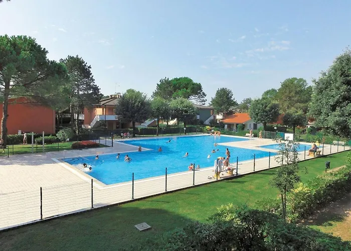 Lovely Flat With Pool-beahost Апартаменты *